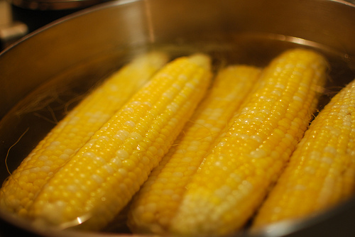 Groovy Green Livin Corn on the cob boiling