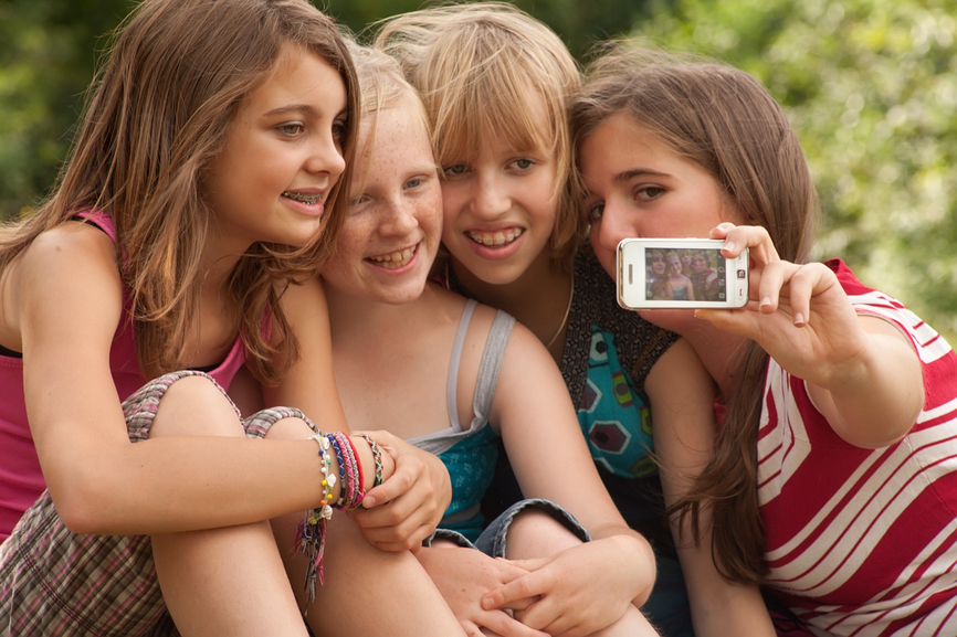 How to Encourage Responsible Cell Phone Usage for Tweens and Teens PLUS a Giveaway!